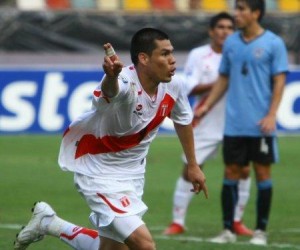 Hernán Rengifo celebra el gol ante Uruguay.