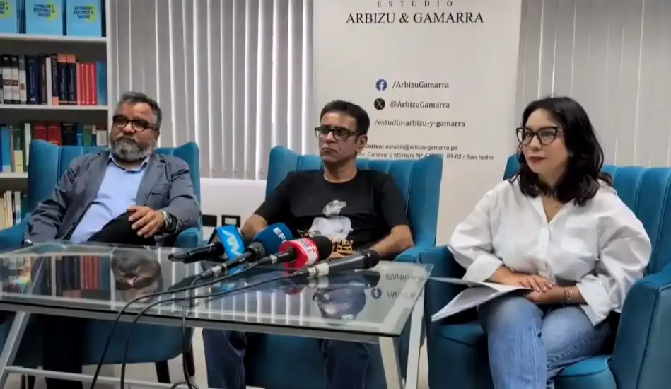 Padre que perdió a hijo por disparo de policía en Perú pide investigar hasta al presidente