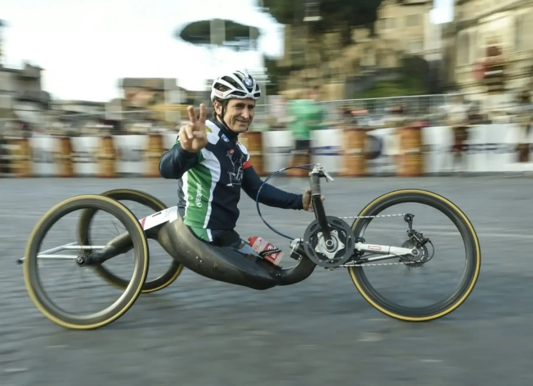 Italia da último adiós a su "héroe deportivo" Alex Zanardi, quien falleció a los 59 años