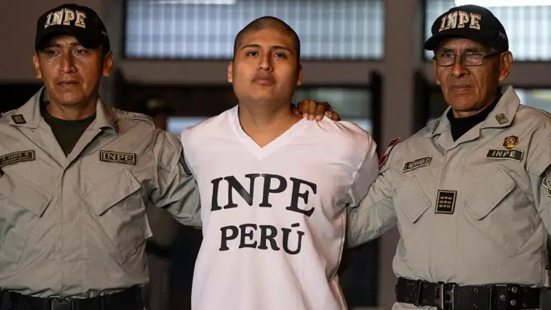 Rapado y en medio de un fuerte operativo: así es la extradición de "Pequeño J" a la Argentina
