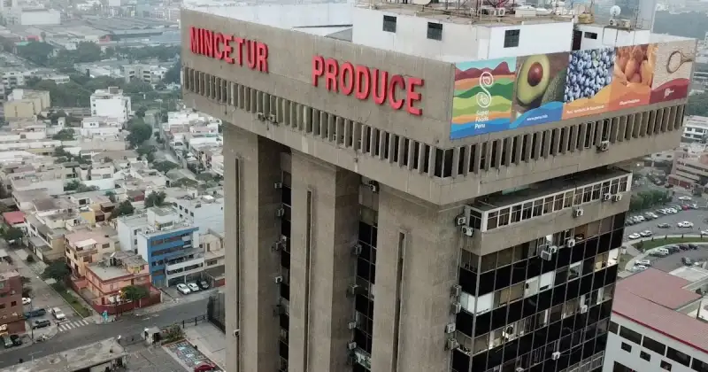Ministerio de la Producción cambia su postura y abre la puerta a más de 2.000 embarcaciones ilegales