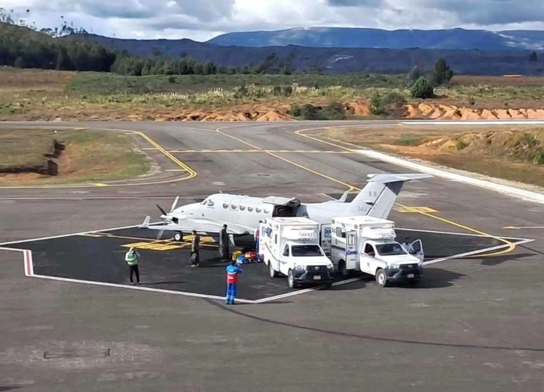 Avión de la FAP evacúa de emergencia a gemelos recién nacidos a hospital de Lima