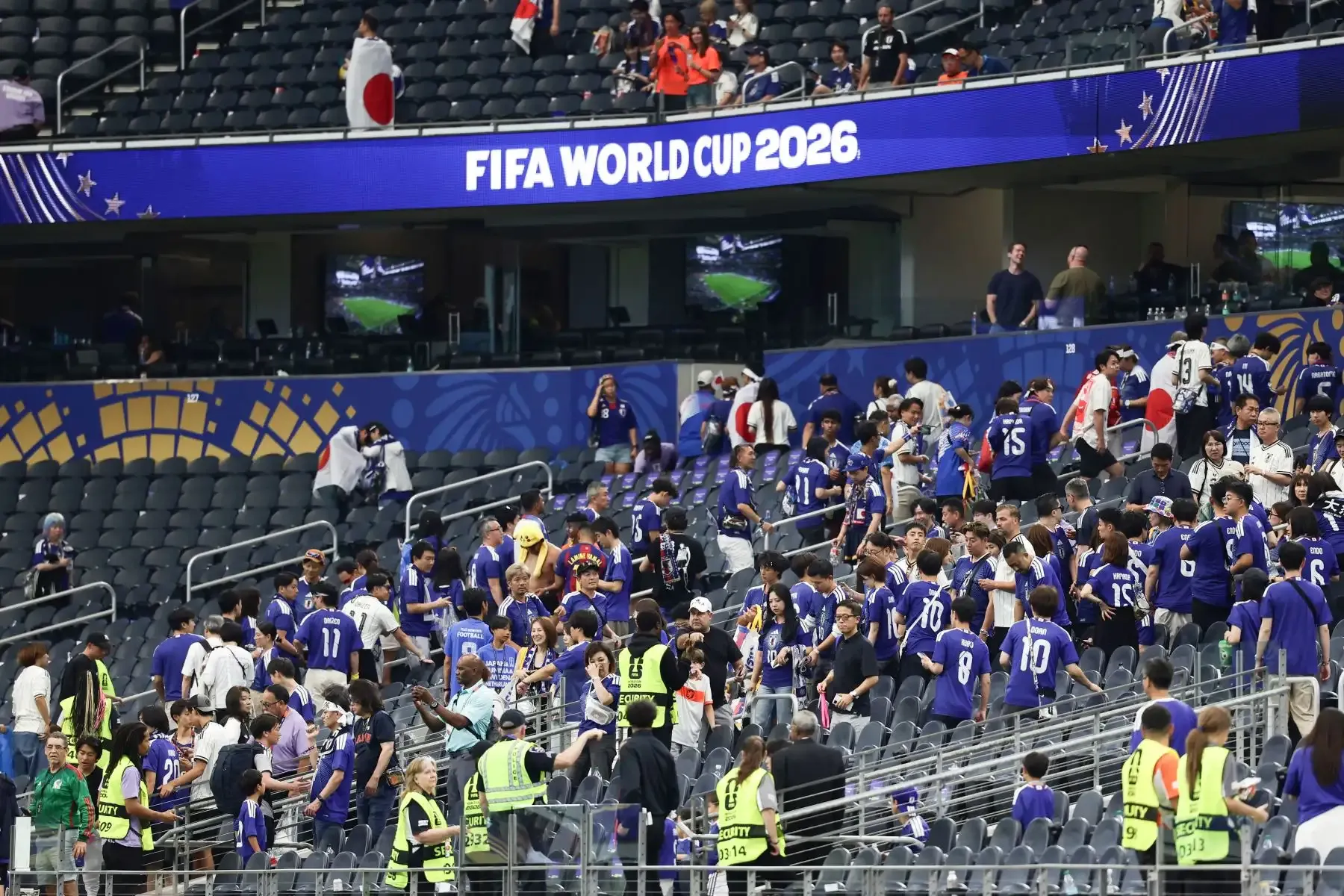 Mundial 2026: Hinchas japoneses limpiaron las gradas del Estadio de Dallas