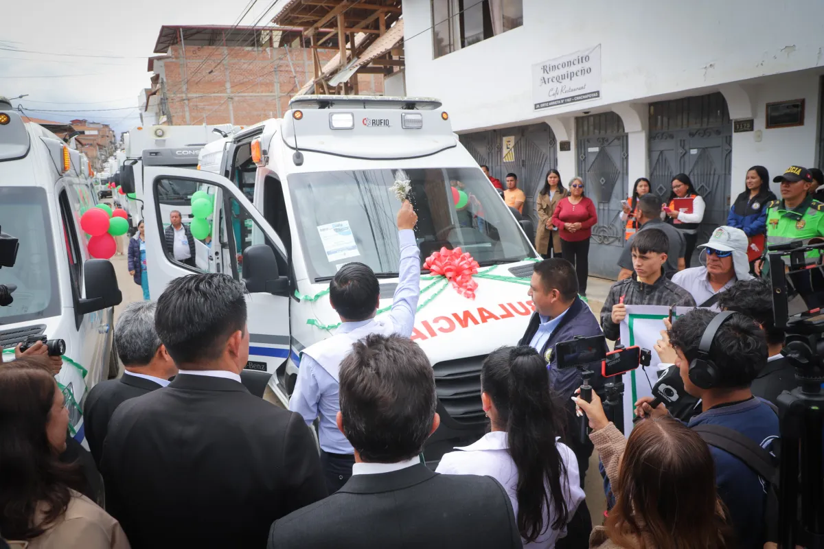 GOREA entrega ambulancias y camiones compactadores para fortalecer la salud pública y el manejo de residuos sólidos en Amazonas