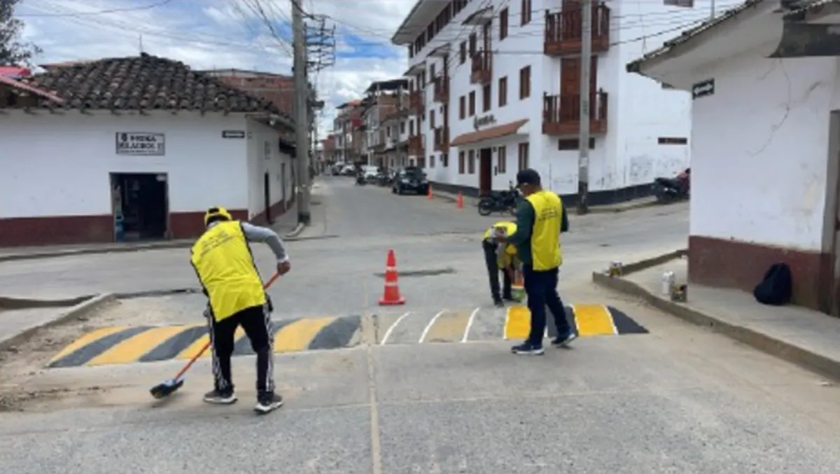 INPE: 30 sentenciados en libertad limpian calles por la Semana Turística de Chachapoyas