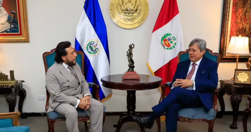 El Salvador y Perú intensifican el diálogo para atraer inversiones en turismo, comercio e industria
