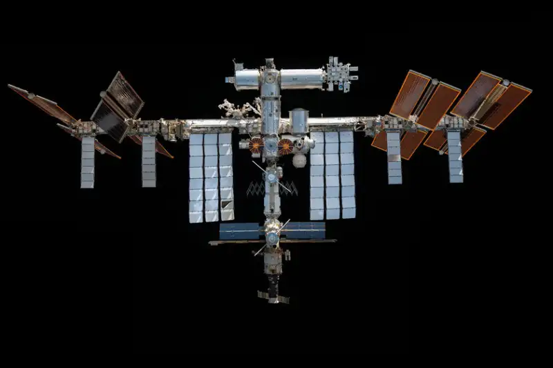 La NASA pone en alerta de evacuación a astronautas de la Estación Espacial Internacional