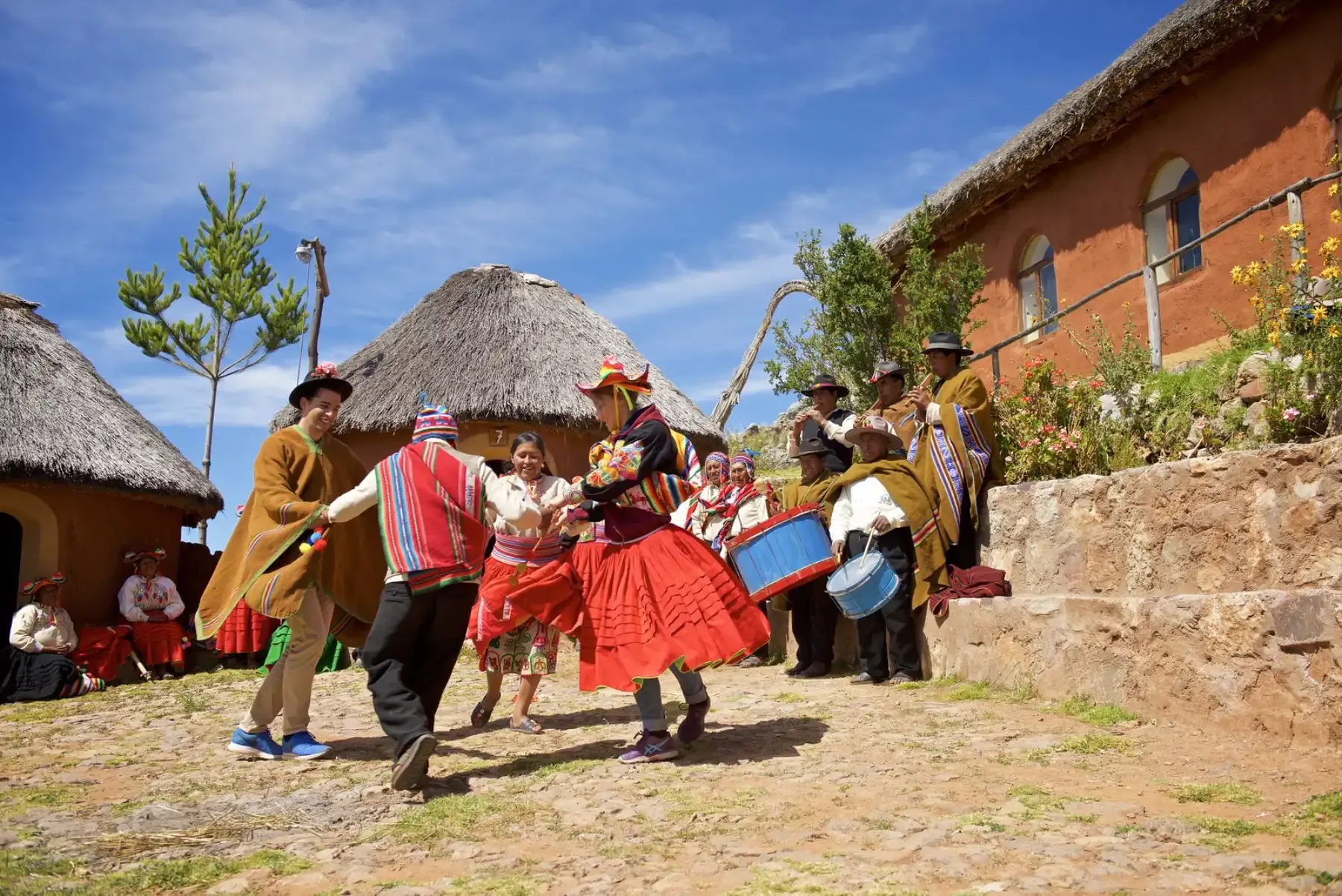 Perú aprueba reglamento de la Ley de Promoción y Desarrollo del Turismo Comunitario