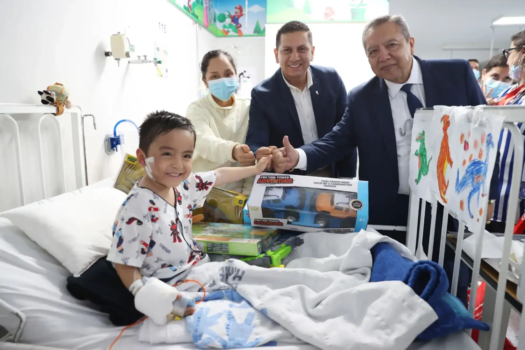 Médicos reconstruyen cara de niño atacado por can
