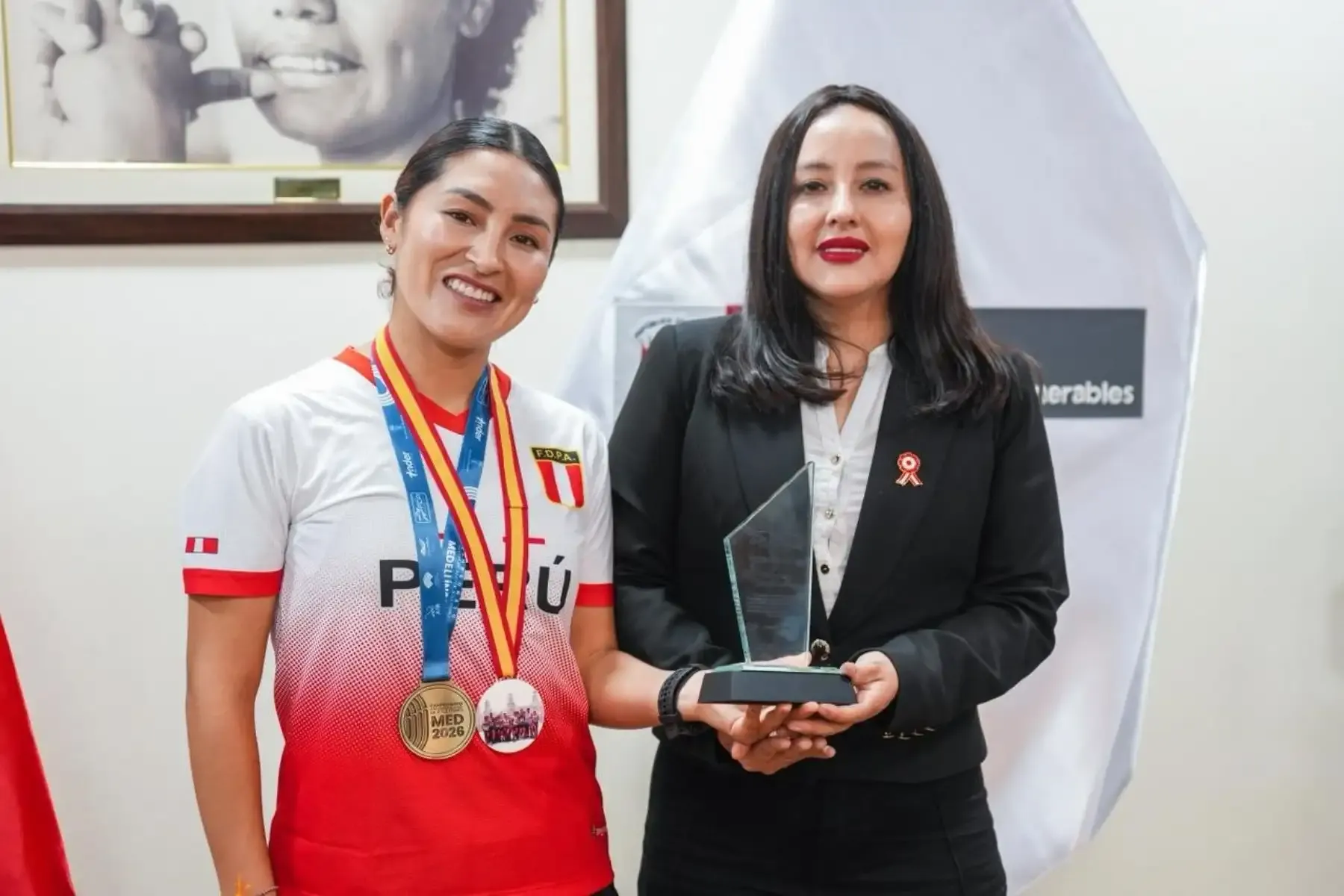 MIMP reconoce a marchista Evelyn Inga, campeona panamericana de atletismo 2026