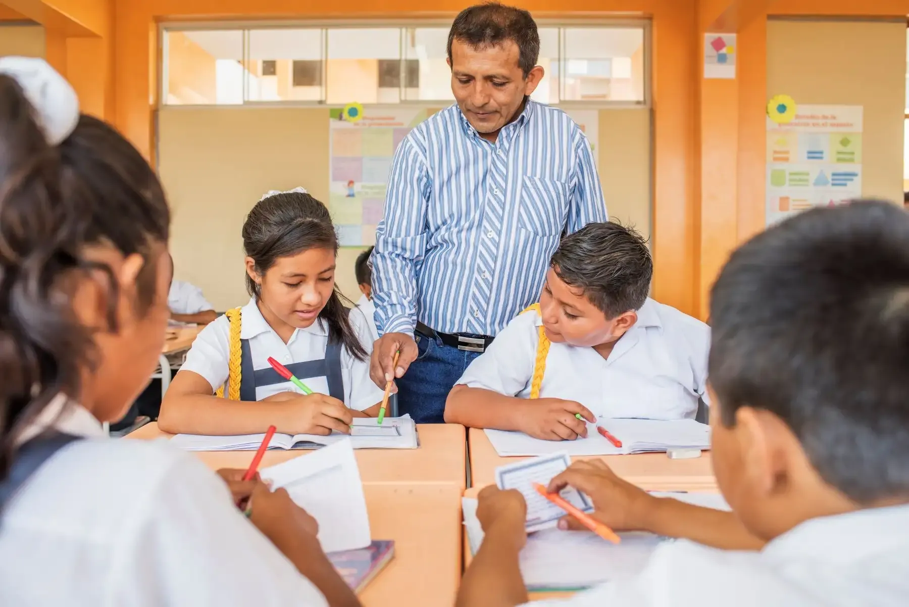 Minedu: crédito suplementario permitirá mejorar sueldos de docentes y ampliar Beca 18
