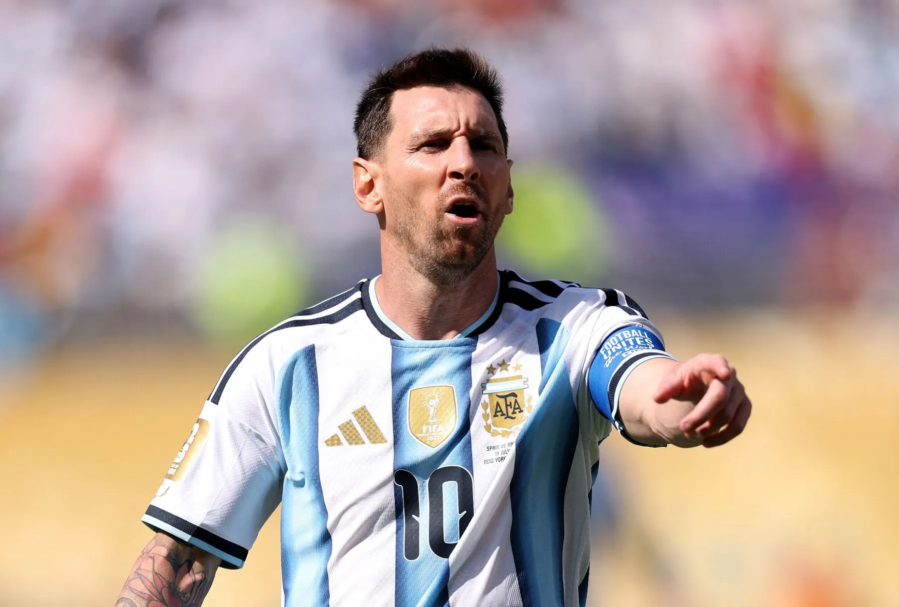 Lionel Messi volvió a Argentina en avión privado y no tuvo contacto con la afición