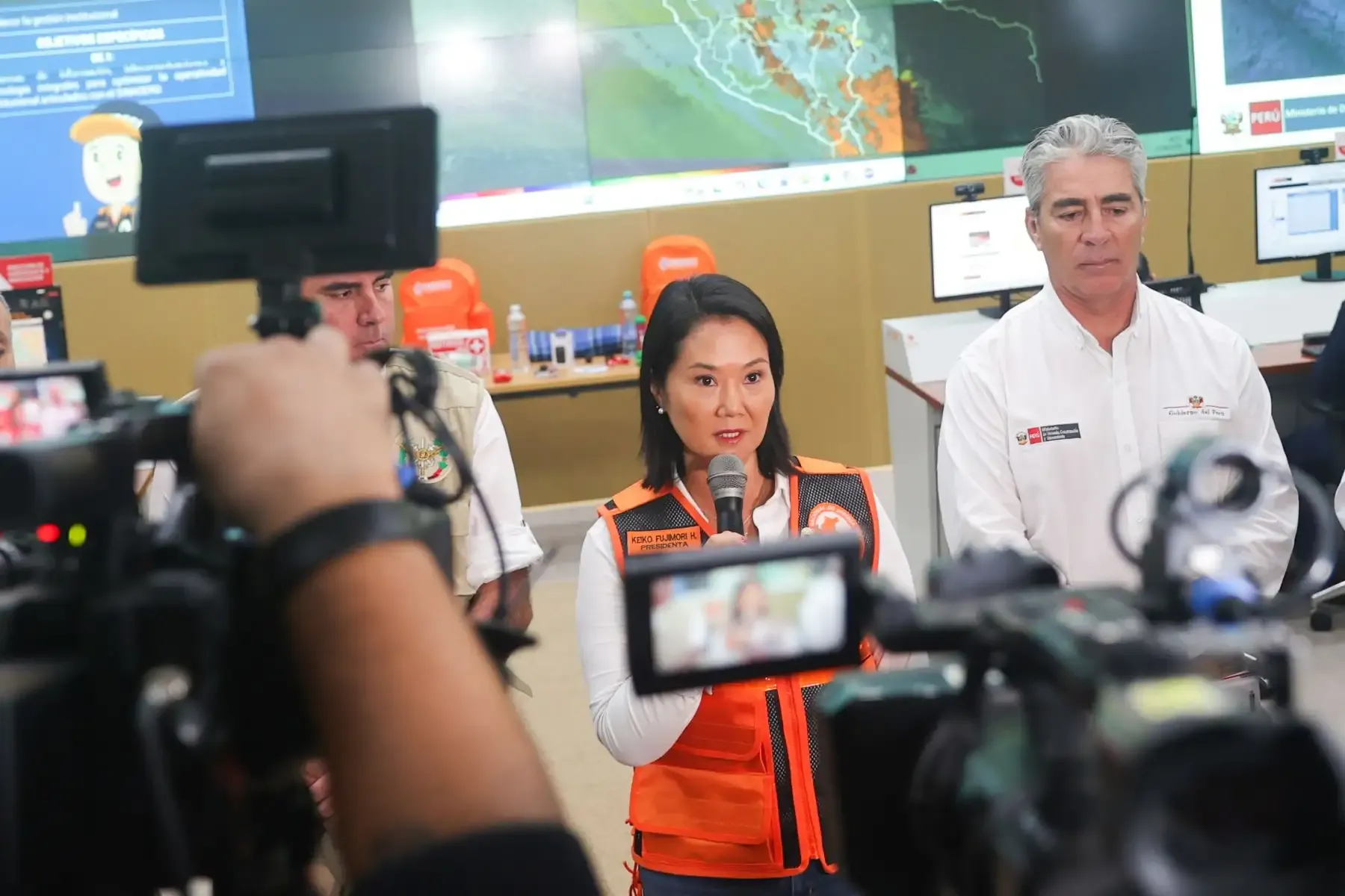 Presidenta Keiko Fujimori recorre zonas afectadas por lluvias