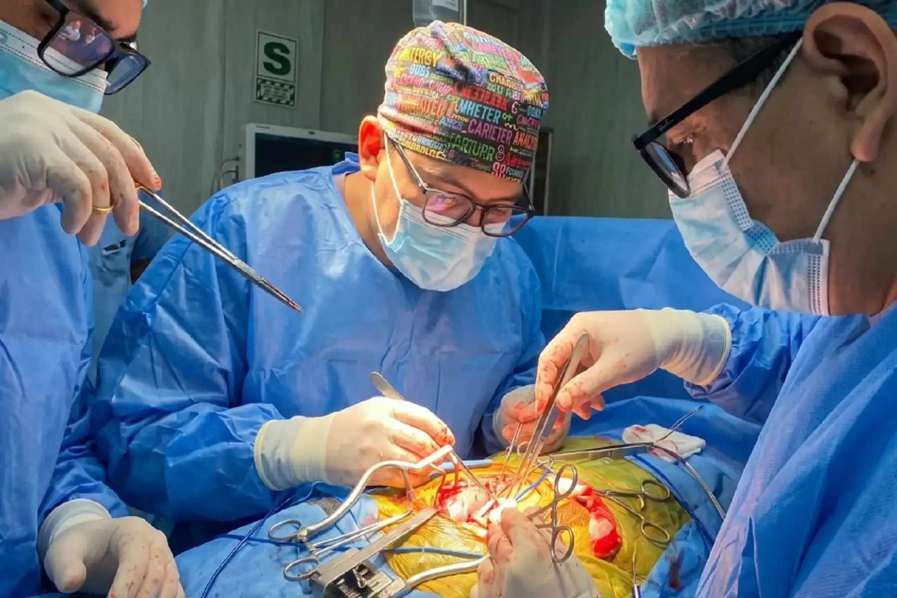 Hospital Dos de Mayo realiza primer trasplante renal asistido por robot a joven de 19 años