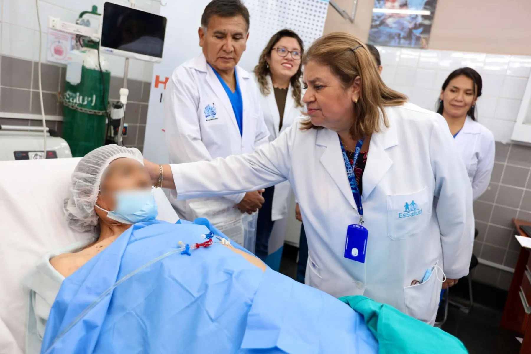 EsSalud anuncia incremento del abastecimiento de medicamentos e insumos médicos