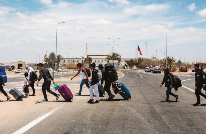 Chile anuncia construcción de barreras físicas en su frontera norte para frenar migración ilegal