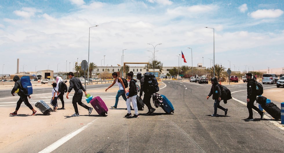 Chile anuncia construcción de barreras físicas en su frontera norte para frenar migración ilegal