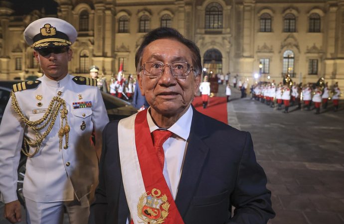 Balcázar califica de fracaso el muro fronterizo entre Perú y Chile comparándolo con Berlín