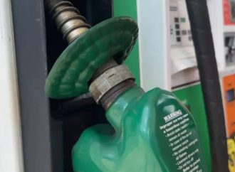 Tensión en Medio Oriente eleva el crudo a 111 dólares y encarece el combustible estadounidense