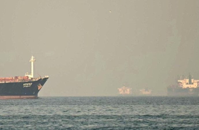 Irán restringe el paso por Ormuz a EE. UU. e Israel pese a ultimátum de Trump