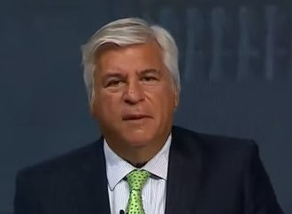 Fernando Olivera propone refundar el Perú y combatir el crimen en debate presidencial 2026
